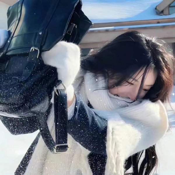 踉跄女孩